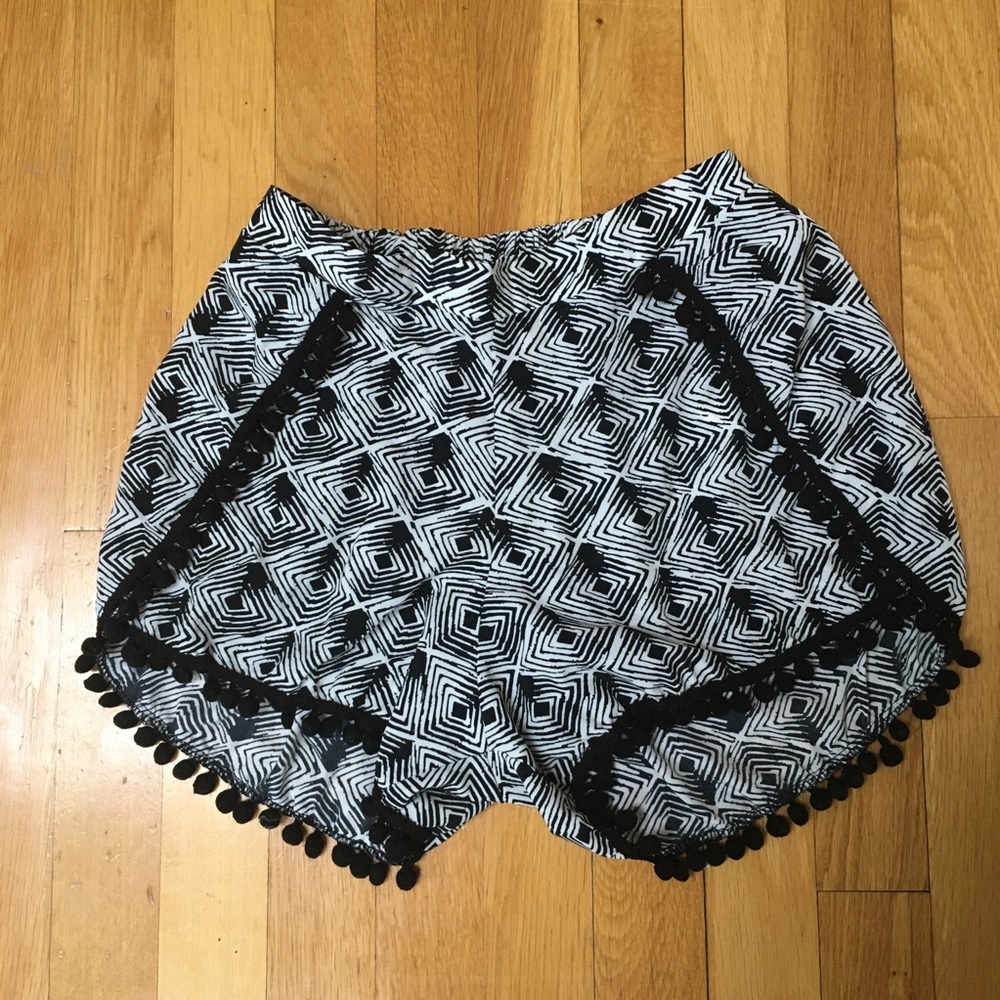 Orange Creek Black & White Geometric Print Shorts with Pom Pom Fringe Size Small